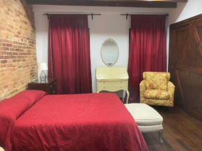 COZY BEDROOM WITH BATH AND SEPARATE ENTRANCe